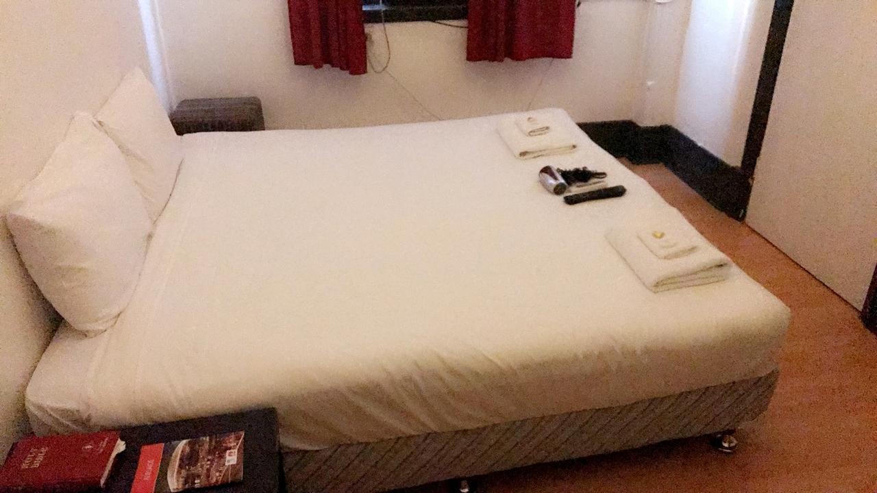 אדלייד Ambassadors Hotel מראה חיצוני תמונה