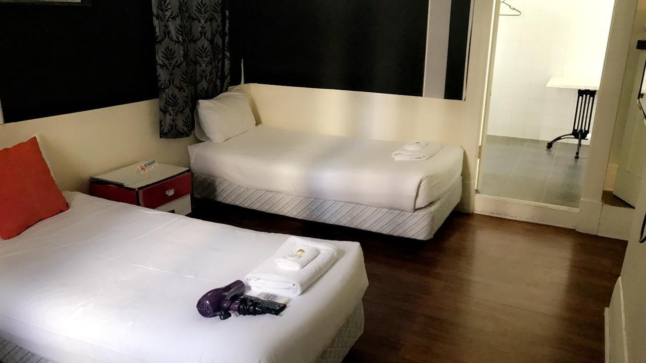 אדלייד Ambassadors Hotel מראה חיצוני תמונה